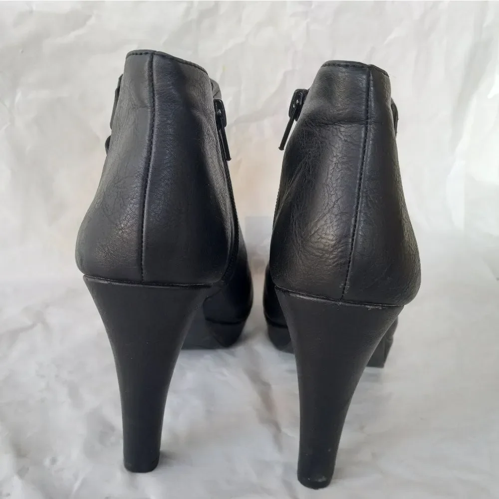 Unlisted by Kenneth Cole Roun Faux Leather Bootie Size 9